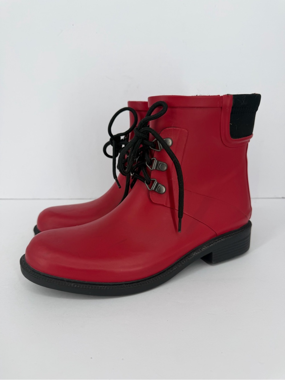 Merona Red Black Lace Up Waterproof Rubber Chelsea Rain Boots Women’s Size 9